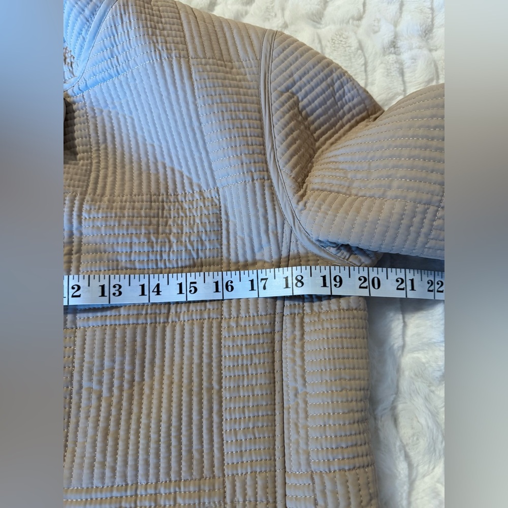 NWOT Tan Quilted Women’s Jacket Size PS
Water Resistant - Picture 7 of 12